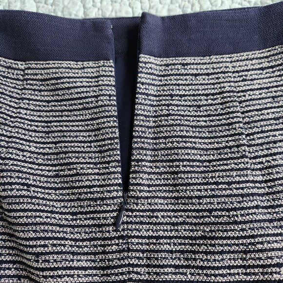 Ann Taylor Petite navy and white pencil skirt, size 00P - Picture 5 of 7